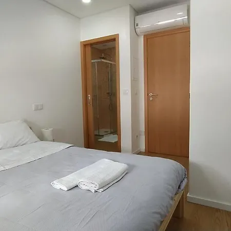 Hostel C&n In 02 Braga
