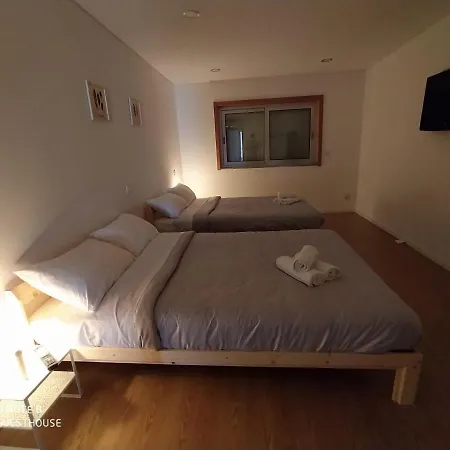 Hostel C&n In 02 Braga